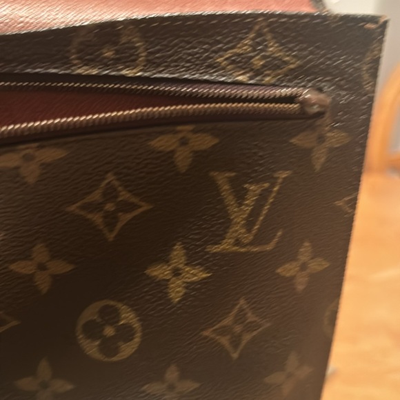Louis Vuitton Pouch - Picture 8 of 10